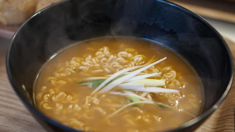 Słodycze i viralowe przysmaki z całego świata — od USA po buldak ramen